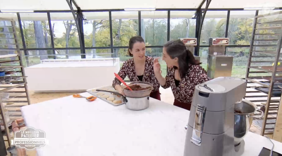 Les candidates Louise et Pascaline dans "Le Meilleur Pâtissier, les professionnels" - M6
