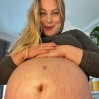 Juliette Katz (Coucou les Girls) enceinte et en larmes : "Peur d'être une mauvaise future maman"