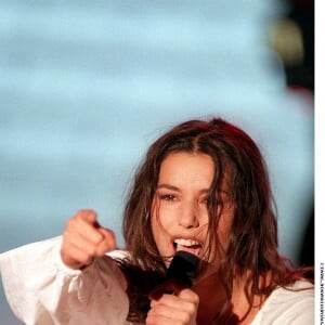 Nathalie Cardone dans l'émisson "Vivement Dimanche" en 1998.