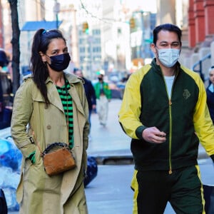 Katie Holmes fait une sortie shopping avec son compagnon Emilio Vitolo Jr. à New York, le 9 mars 2021.