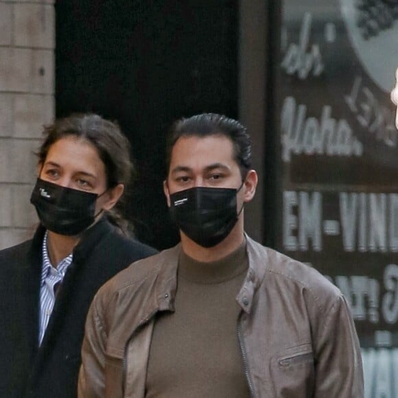 Exclusif - Katie Holmes et son compagnon Emilio Vitolo Jr. se baladent à New York le 2 décembre 2020. 