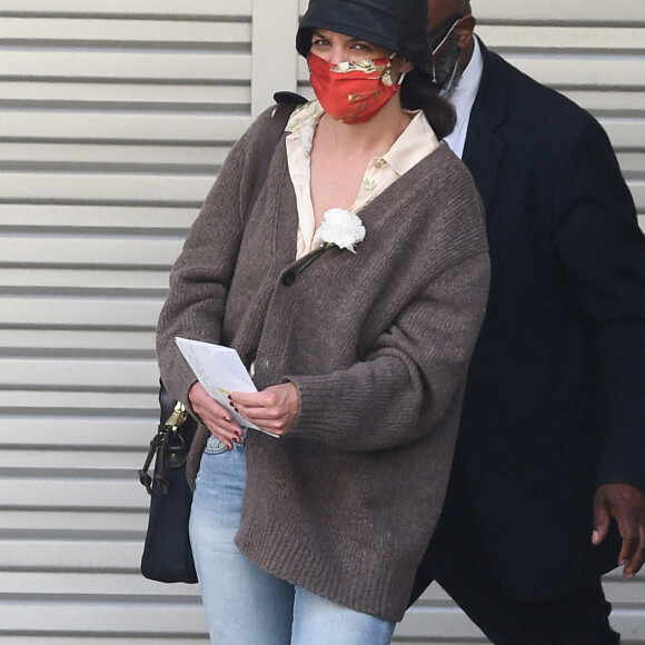 Exclusif - Katie Holmes arrive à l'aéroport JFK à New York le 9 mai 2021.