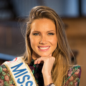 Miss France 2021 Amandine Petit lors de l'enregistrement de l'émission "Animaux Stars" présentée par Bernard Montiel. Paris, France, le 2 février 2021. © Tiziano Da Silva/Bestimage