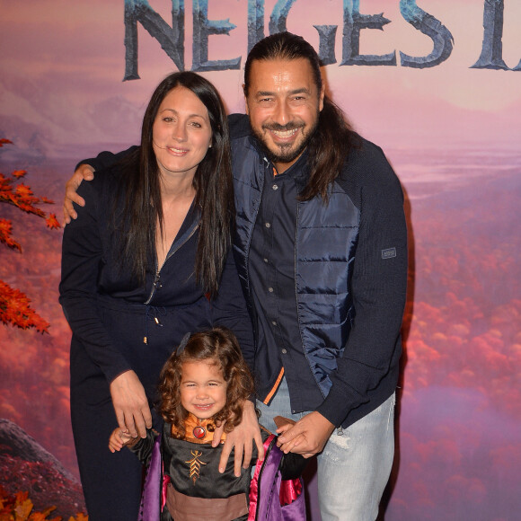 Moundir avec sa femme Inès et leur fille Aliya - Projection exceptionelle de "La Reine des Neiges 2 " au Grand Rex à Paris le 13 novembre 2019. © Veeren Ramsamy/Bestimage