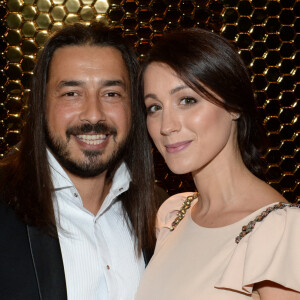 Moundir et sa femme Inès enceinte - 10ème cérémonie des Globes de Cristal au Lido à Paris, le 13 avril 2015.