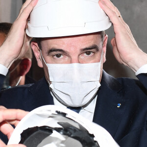 Le Premier ministre, Jean Castex - Déplacement du Premier ministre, à Issy-les-Moulineaux, France, le 17 mai 2021, sur le thème du logement et de la ville durable au chantier de la résidence Hoya. © Pierre Perusseau/Bestimage