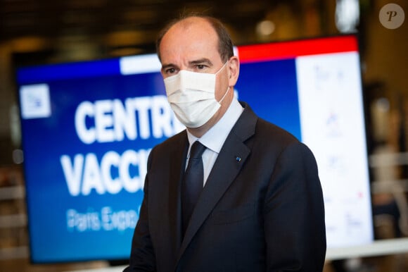 Le Premier ministre Jean Castex lors d'une visite du centre de vaccination vaccinodrome au parc des expositions de la Porte de Versailles à Paris, France, le 15 mai, 2021 © Eric Tschaen/Pool/Bestimage