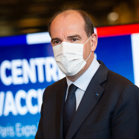 Le Premier ministre Jean Castex lors d'une visite du centre de vaccination vaccinodrome au parc des expositions de la Porte de Versailles à Paris, France, le 15 mai, 2021 © Eric Tschaen/Pool/Bestimage