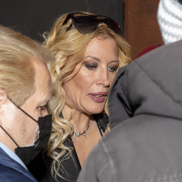 Exclusif - Loana Petrucciani signe des autographes à la sortie de l'émission TPMP, présentée par Cyril Hanouna sur C8. Le 5 mai 2021. © Jack Tribeca / Bestimage