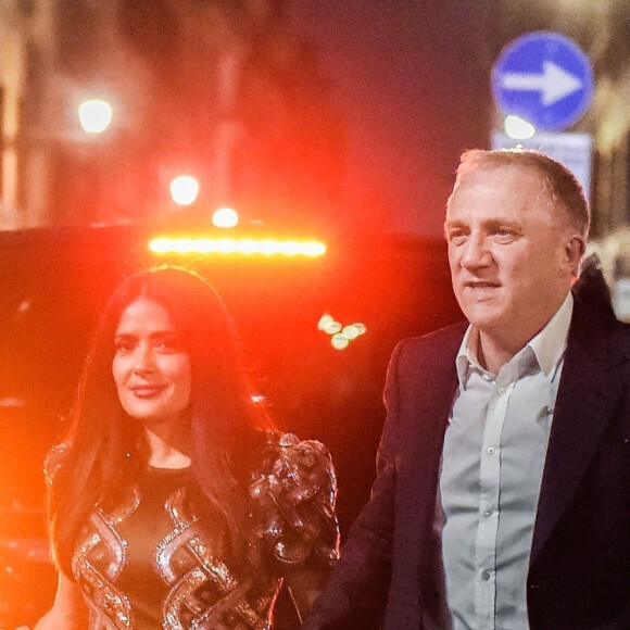 Exclusif - Salma Hayek et son mari François-Henri Pinault arrivent au dîner après le défilé Croisière de Gucci aux musées du Capitole à Rome, Italie, le 28 mai 2019. 