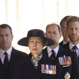 La princesse Anne, David Armstrong-Jones, Peter Phillips, le prince Edward, le prince Harry - Arrivées aux funérailles du prince Philip en la chapelle Saint-Georges du château de Windsor, le 17 avril 2021.