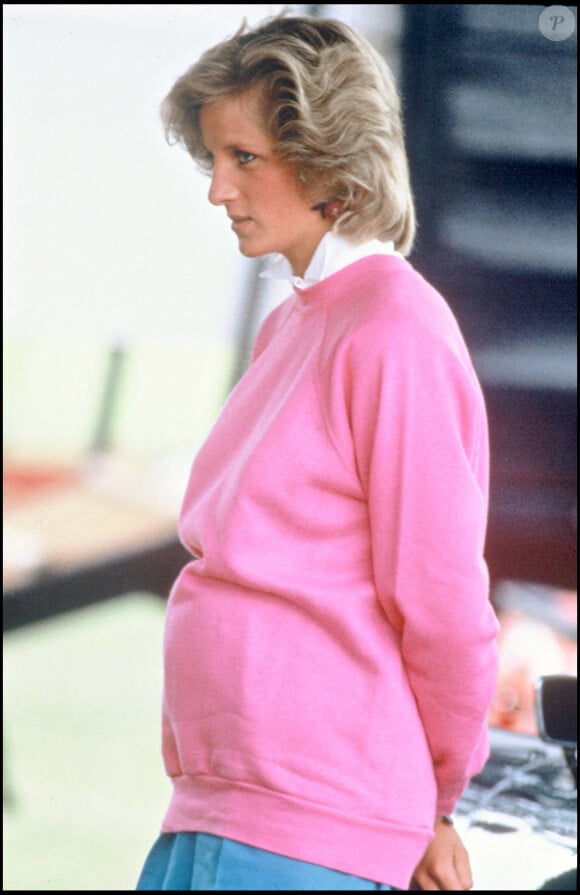 Archives - La princesse Lady Diana enceinte du prince Harry à Cirencester pour un match de polo. 1984.