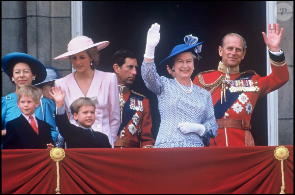 Archives - La princesse Margaret, le prince Harry, le prince William, la princesse Lady Diana, le prince Charles, la reine Elizabeth II et le prince Philip - Célébrations pour le 65e anniversaire de la reine Elizabeth. 1989.