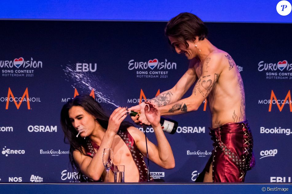 L'Italie a remporté le concours Eurovision 2021 avec son groupe Måneskin à Rotterdam aux Pays-Bas le 22 mai 2021. Le chanteur Damiano David est toutefois accusé d'avoir pris de la drogue, ce qu'il nie.