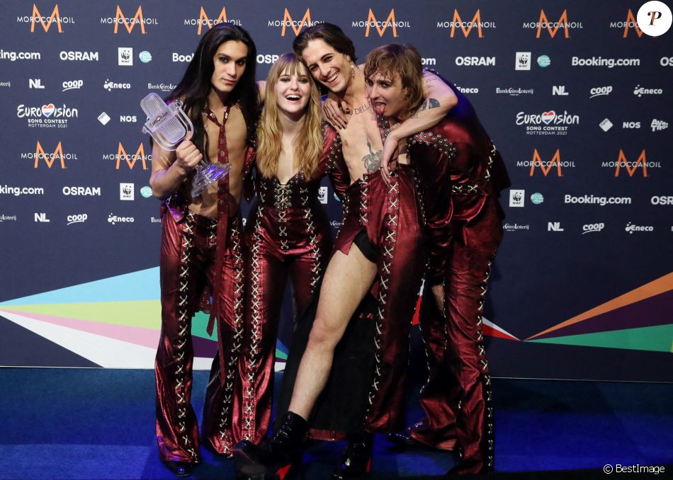 L'Italie a remporté le concours Eurovision 2021 avec son groupe Måneskin à Rotterdam aux Pays-Bas le 22 mai 2021. Le chanteur Damiano David est toutefois accusé d'avoir pris de la drogue, ce qu'il nie.