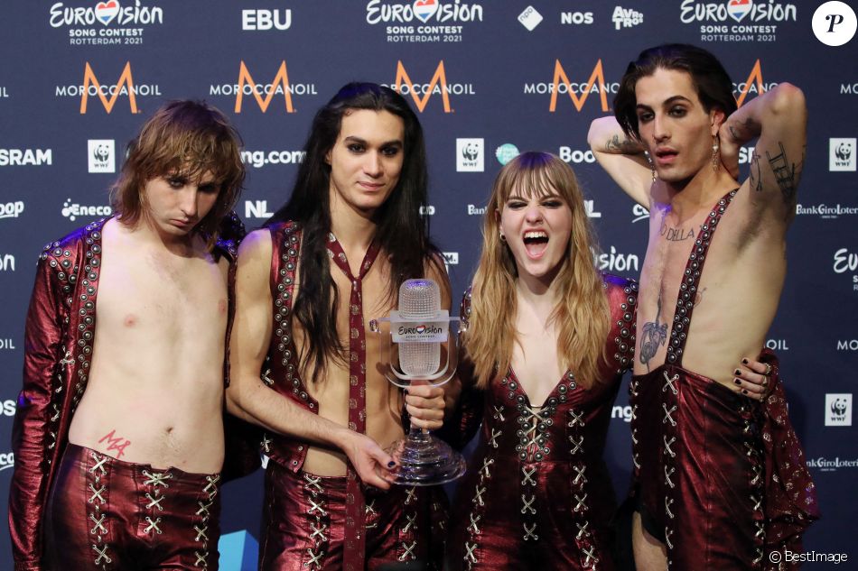 L'Italie a remporté le concours Eurovision 2021 avec son groupe Måneskin à Rotterdam aux Pays-Bas le 22 mai 2021. Le chanteur Damiano David est toutefois accusé d'avoir pris de la drogue, ce qu'il nie.