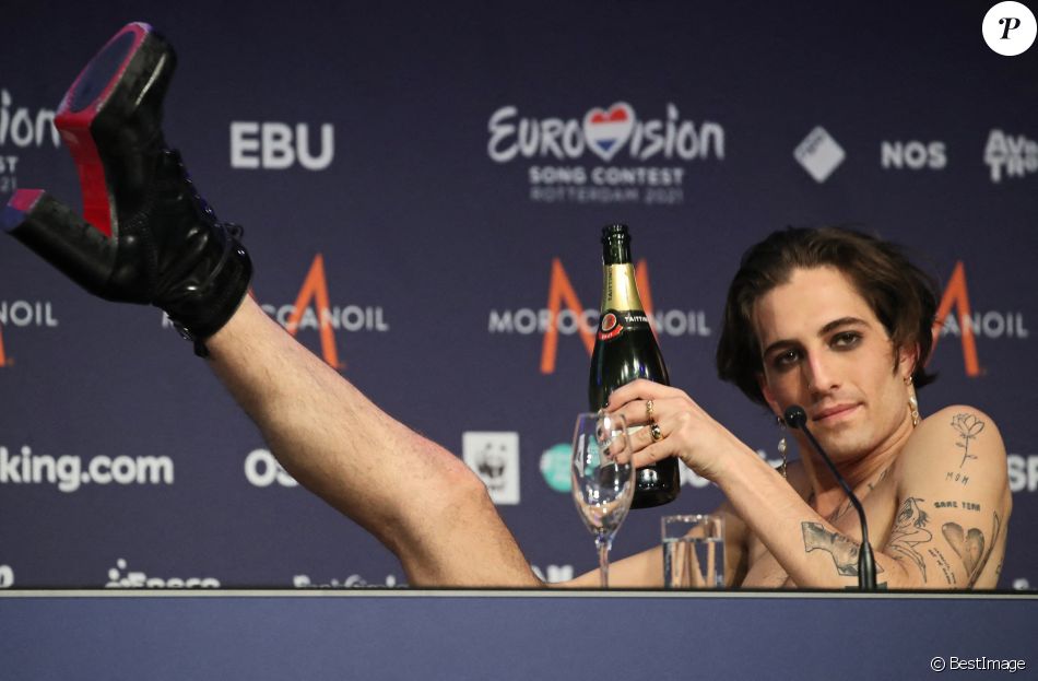 L'Italie a remporté le concours Eurovision 2021 avec son groupe Måneskin à Rotterdam aux Pays-Bas le 22 mai 2021. Le chanteur Damiano David est toutefois accusé d'avoir pris de la drogue, ce qu'il nie.