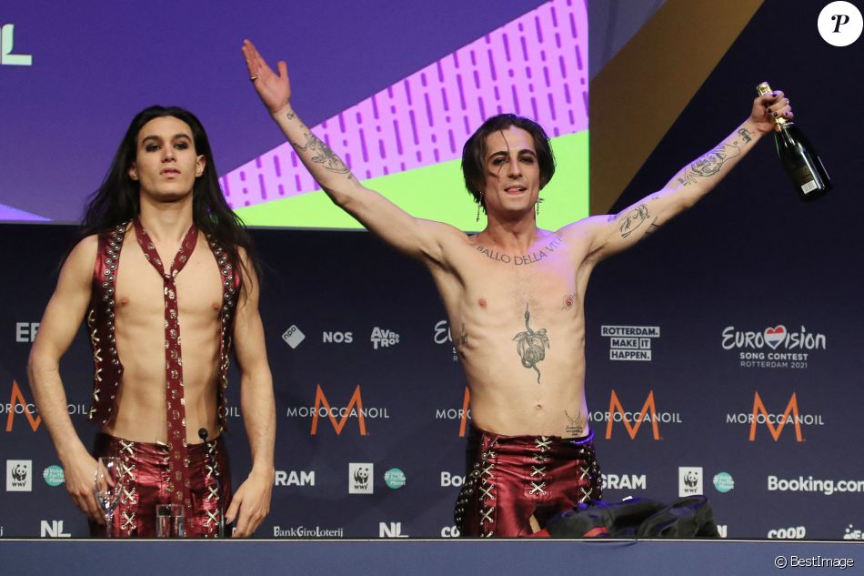L'Italie a remporté le concours Eurovision 2021 avec son groupe Måneskin à Rotterdam aux Pays-Bas le 22 mai 2021. Le chanteur Damiano David est toutefois accusé d'avoir pris de la drogue, ce qu'il nie.