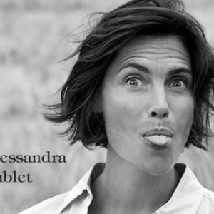 Alessandra Sublet sort sa première autobiographie "J'emmerde Cendrillon"