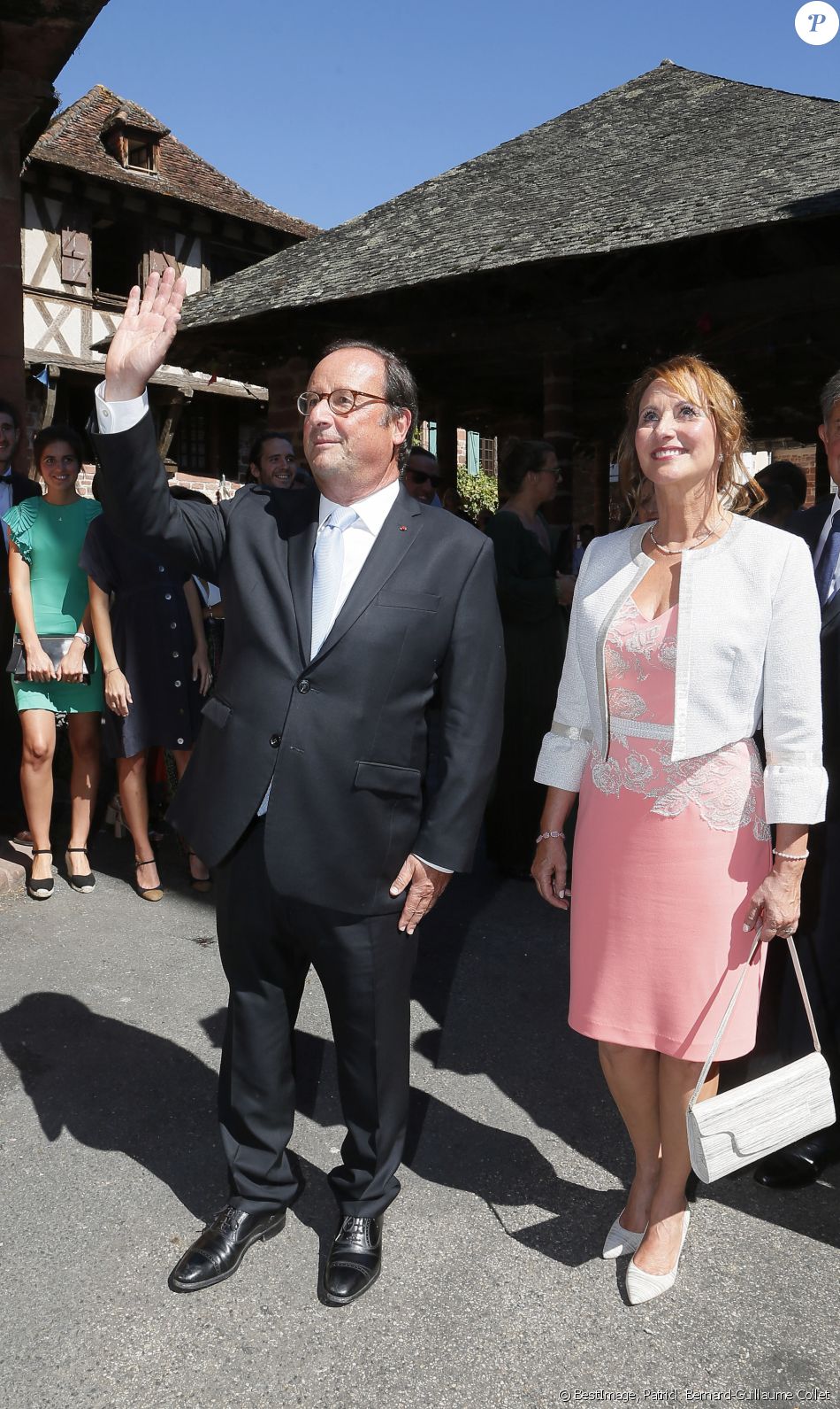 François Hollande et Ségolène Royal - Mariage de Thomas Hollande et de la journaliste Emilie Broussouloux à la mairie à Meyssac en Corrèze près de Brive, ville d'Emiie. Le 8 Septembre 2018. © Patrick Bernard-Guillaume Collet / Bestimage