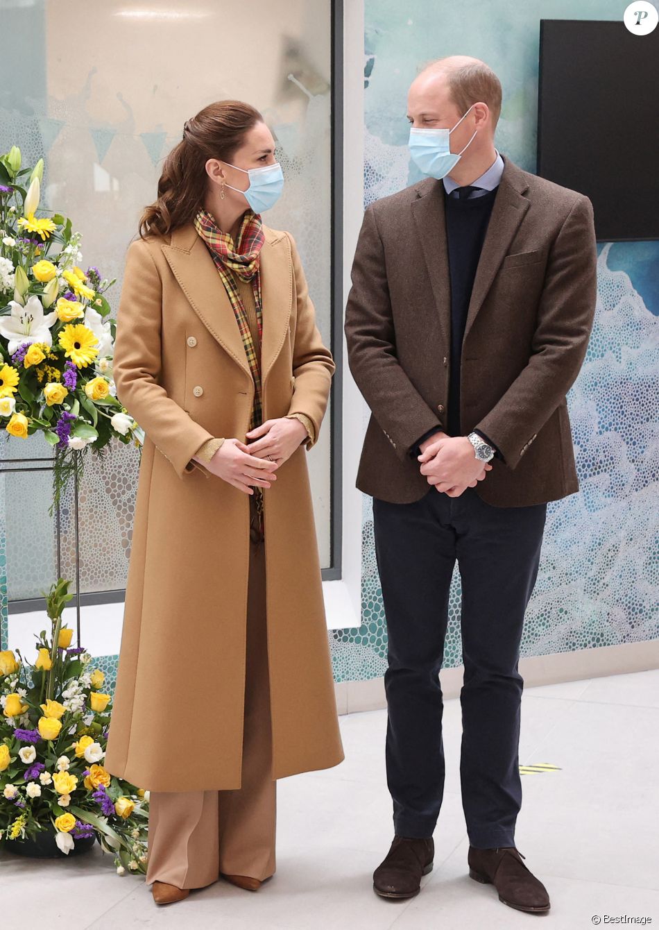 Kate Middleton en Écosse : chic look et bijoux onéreux, sortie joyeuse