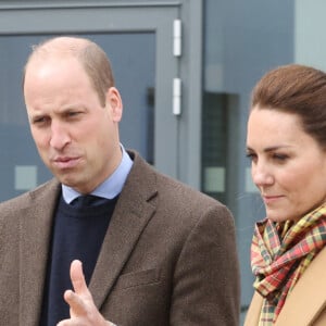 Le prince William, duc de Cambridge, et Catherine (Kate) Middleton, duchesse de Cambridge, assistent à l'ouverture officielle du nouvel hôpital Balfour des Orcades. Kirkwall, le 25 mai 2021.