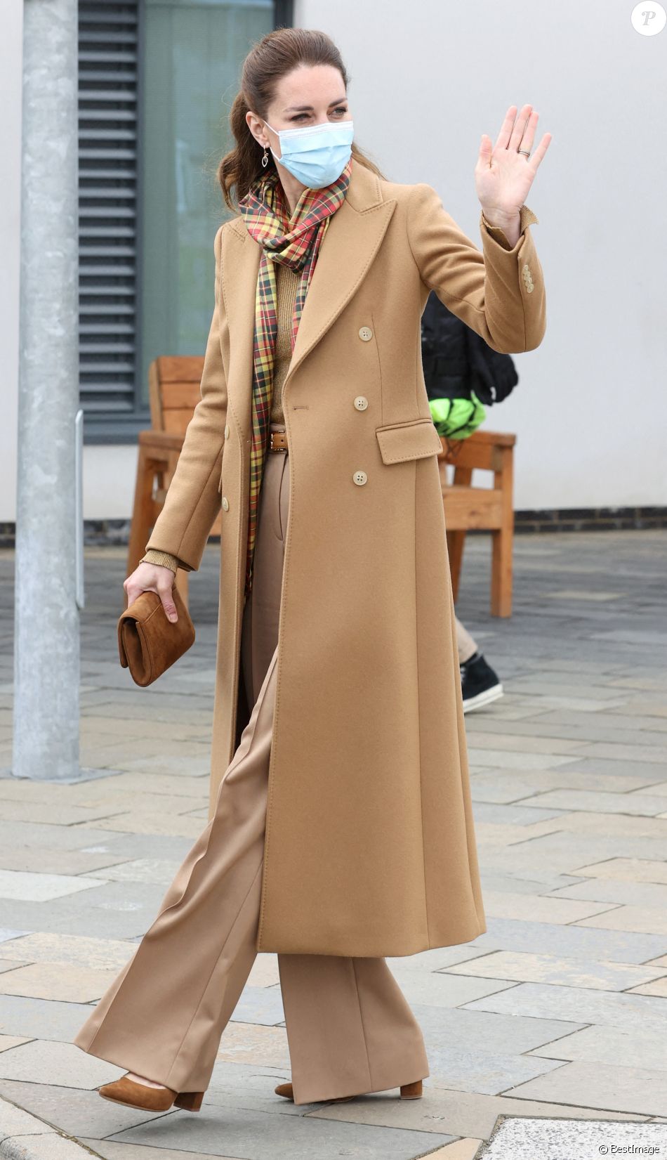 Kate Middleton en Écosse : chic look et bijoux onéreux, sortie joyeuse
