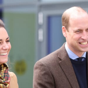 Le prince William, duc de Cambridge, et Catherine (Kate) Middleton, duchesse de Cambridge, assistent à l'ouverture officielle du nouvel hôpital Balfour des Orcades. Kirkwall, le 25 mai 2021.
