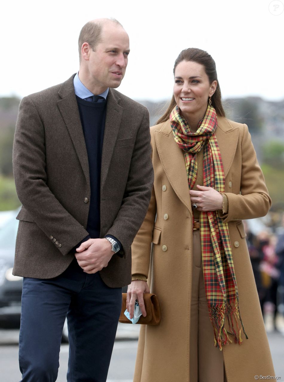 Kate Middleton en Écosse : chic look et bijoux onéreux, sortie joyeuse