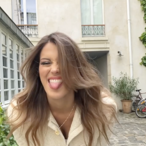 Iris Mittenaere change de tête : résultat de son passage chez le coiffeur sur Instagram.