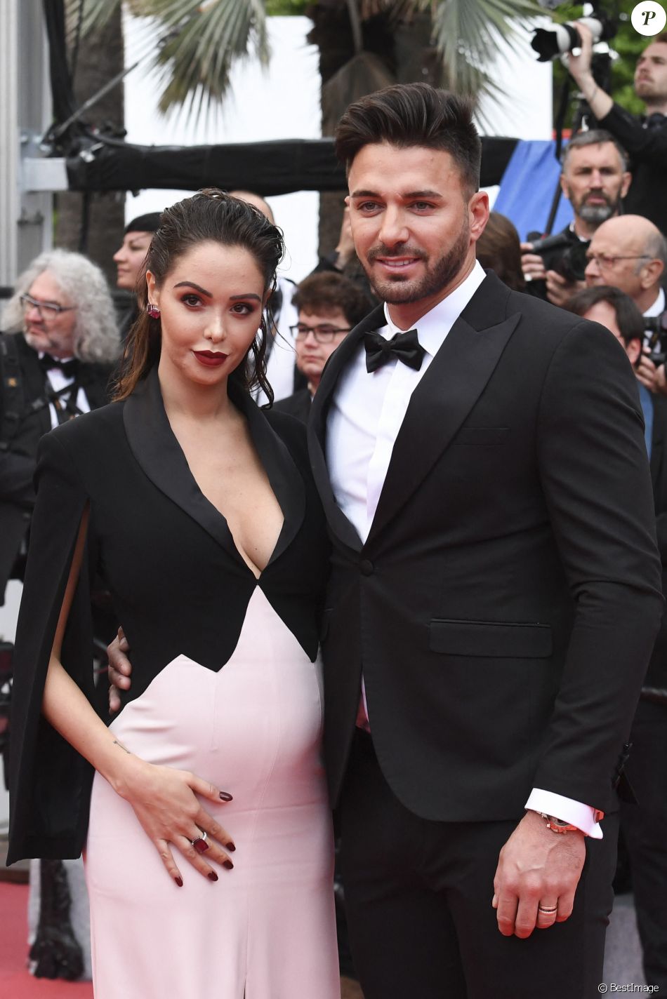 Nabilla Benattia (enceinte) et son mari Thomas Vergara - Montée des marches du film "A Hidden Life" lors du 72ème Festival International du Film de Cannes, le 19 mai 2019. 9