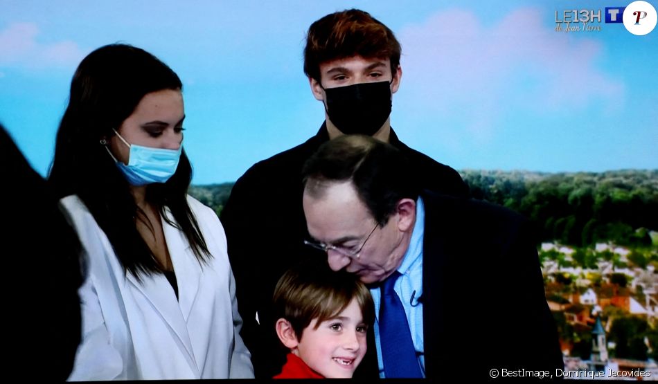 Sa famille, sa femme Nathalie Marquay, leur fils Tom Pernaut, Lou Pernaut et son petit Fils Léo - Dernier JT de Jean-Pierre Pernaut sur TF1 aprés 33 ans de présentation. Paris, le 18 Décembre 2020. © Dominique Jacovides / Bestimage
