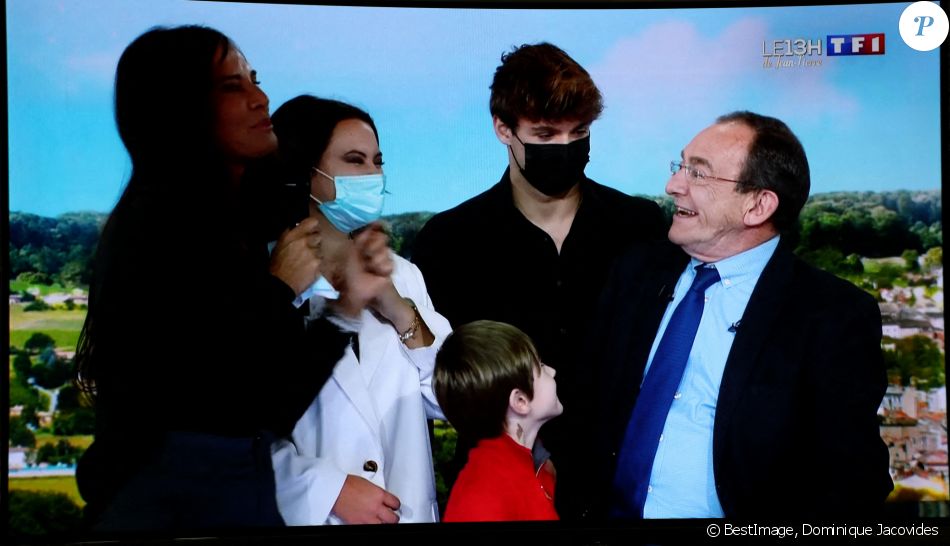 Sa famille, sa femme Nathalie Marquay, leur fils Tom Pernaut, Lou Pernaut et son petit Fils Léo - Dernier JT de Jean-Pierre Pernaut sur TF1 aprés 33 ans de présentation. Paris, le 18 Décembre 2020. © Dominique Jacovides / Bestimage