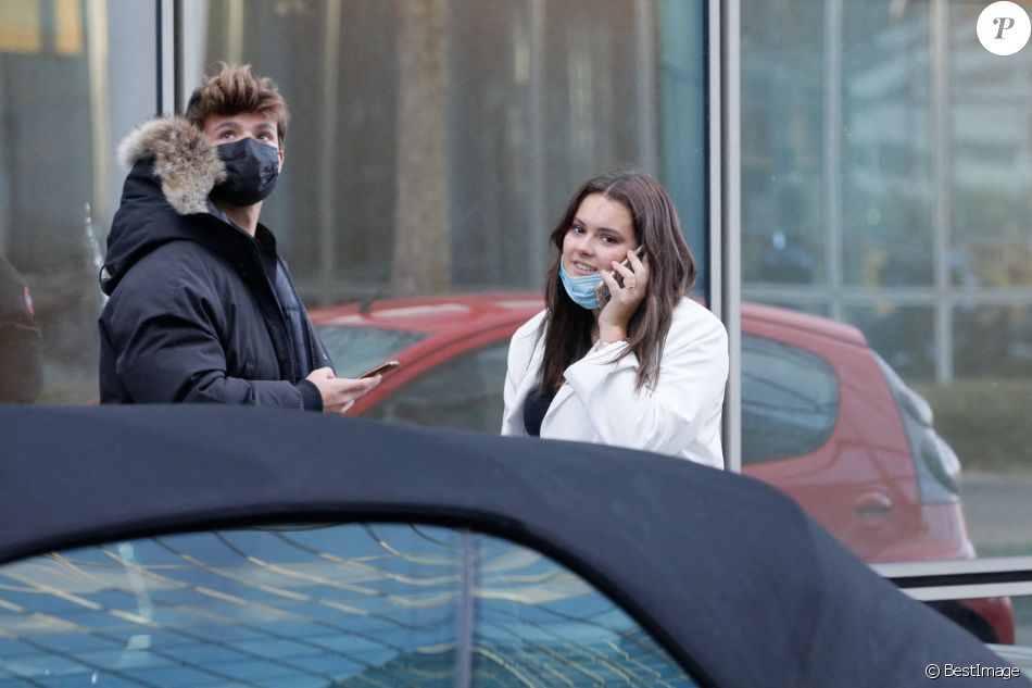 Tom et Lou Pernaut - People arrivant et sortant de l'immeuble de TF1 pour le dernier JT ( Journal Télévisé) de 13 heures de J.P.Pernaut à Paris le 18 décembre 2020