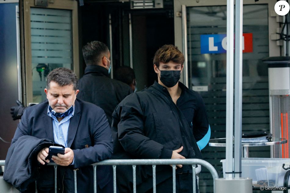 Tom Pernaut - People arrivant et sortant de l'immeuble de TF1 pour le dernier JT ( Journal Télévisé) de 13 heures de J.P.Pernaut à Paris le 18 décembre 2020