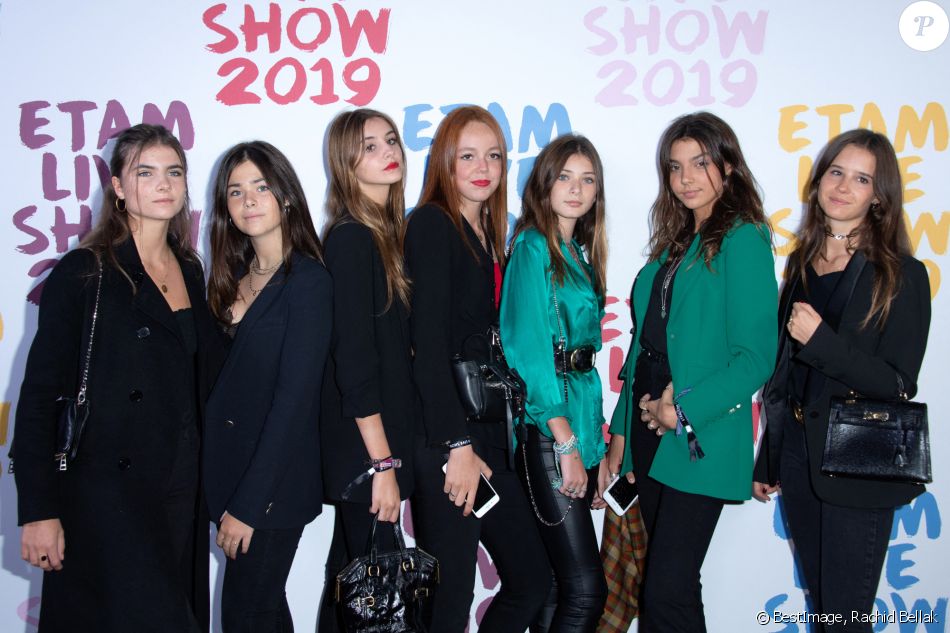 Giulia Le Ruyet Marcassus, Vittoria de Savoie (5ème en partant de la droite) et des amies - Photocall - Etam Live Show 2019 au Stade Roland Garros à Paris le 24 septembre 2019. © Rachid Bellak / Bestimage