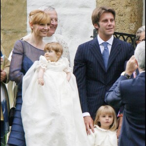 Baptême de la princesse Luisa à Gstaad, en Suisse, avec le prince Emmanuel-Philibert de Savoie, son épouse Clotilde Courau et la princesse Vittoria, en 2007.