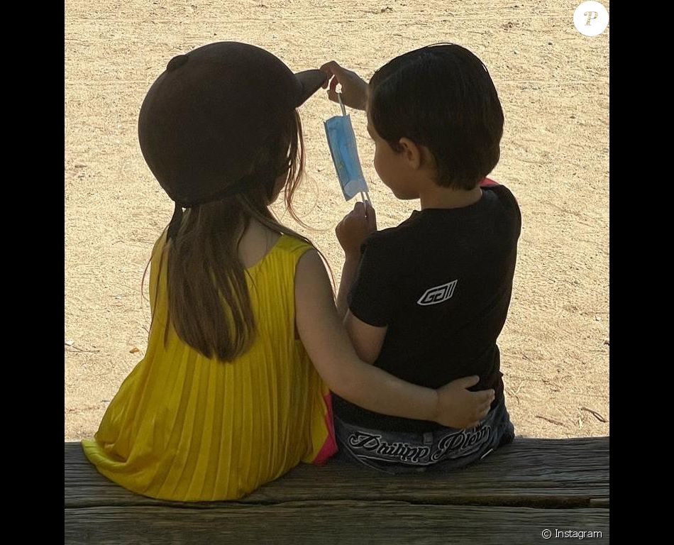 Ayem Nour présente son fils Ayvin et son amoureuse Charlotte sur Instagram.