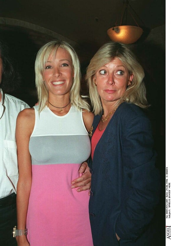 Ophélie Winter et sa mère à Paris en 1996.
