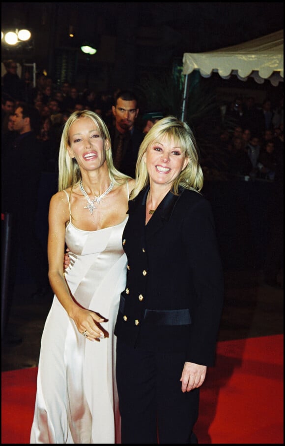 Ophélie Winter et sa mère Catherine Fefeu aux NRJ Music Awards en 2000.