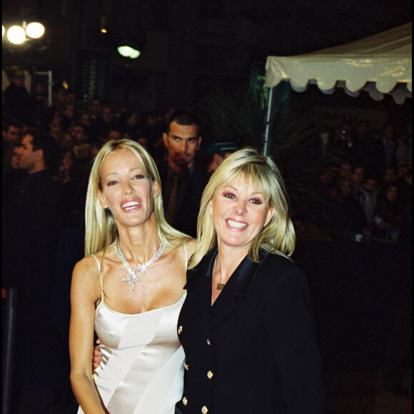 Ophélie Winter et sa mère Catherine Fefeu aux NRJ Music Awards en 2000.