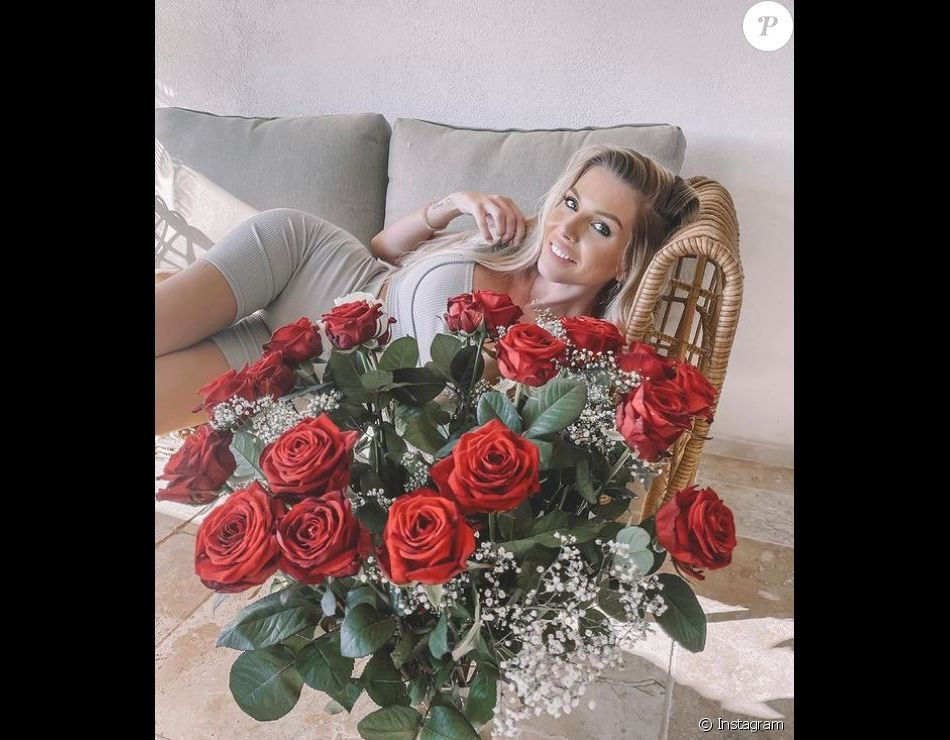 Jessica Thivenin souriante sur Instagram