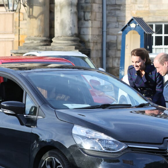 Le prince William, duc de Cambridge et Kate Catherine Middleton, duchesse de Cambridge, ont assisté à une projection du film "Cruella" dans un drive-in à Edimbourg, à l'occasion de leur tournée en Ecosse. Le 26 mai 2021