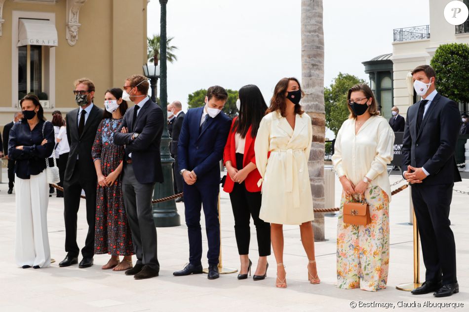 La princesse Stéphanie de Monaco, Andrea et sa femme Tatiana Casiraghi, Pierre Casiraghi, Louis et sa femme Marie Ducruet, Pauline Ducruet, Camille Gottlieb et Gareth Wittstock - Le mardi 2 juin 2020 à Monaco, ce jour, qui restera sans doute dans les annales, marque l'inauguration par le couple princier de la nouvelle architecture de la Place du Casino et la réouverture simultanée de l'emblématique Brasserie du Café de Paris Monte-Carlo, fermée suite à la crise sanitaire liée à l'épidémie de Coronavirus (Covid-19). © Claudia Albuquerque / Bestimage