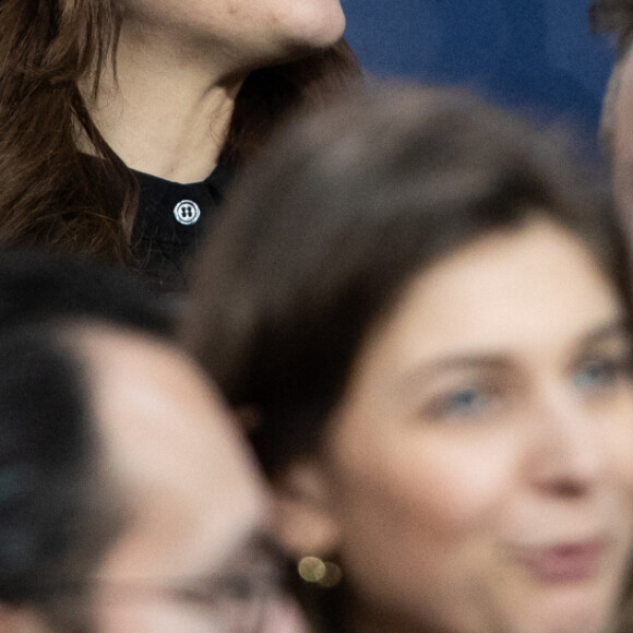 Camille Lacourt et sa compagne Alice Detollenaere dans les tribunes lors du match de championnat de Ligue 1 Conforama opposant le Paris Saint-Germain aux Girondins de Bordeaux au Parc des Princes à Paris, France, le 23 février 2020. © Cyril Moreau/Bestimage