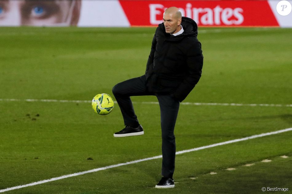 Zinédine Zidane lors du match de football Real Madrid - Athletic Bilbao, Championnat d'Espagne, 19e journée à Madrid, le 15 décembre 2020. © Indira/DAX via ZUMA Wire/Bestimage