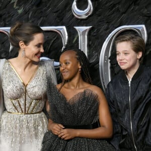 Angelina Jolie avec ses enfants Vivienne, Zahara, Shiloh, Knox - Première du film "Maléfique : Le Pouvoir du mal" à l'Imax Odeon de Londres, le 9 octobre 2019.