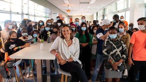 Laure Manaudou s'est exprimée face à des adolescents à Roland-Garros, sur invitation de BNP Paribas. Le 31 mai 2021.