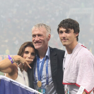 Didier Deschamps avec son fils Dylan et sa femme Claude Deschamps - Finale de la Coupe du Monde de Football 2018 en Russie à Moscou, opposant la France à la Croatie (4-2) le 15 juillet 2018 © Cyril Moreau/Bestimage 