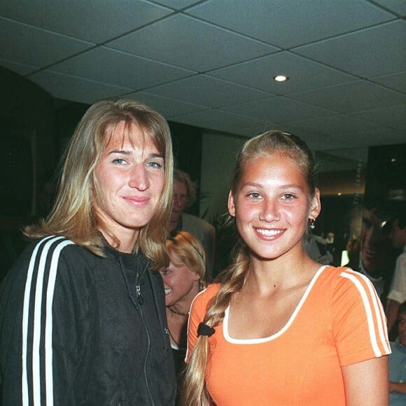 Anna Kournikova avec Steffi Graf à Roland-Garros en 1997